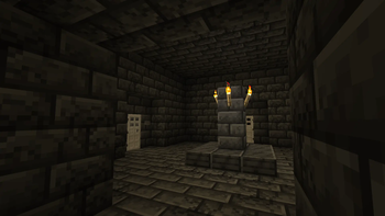 Cross junction with pillar